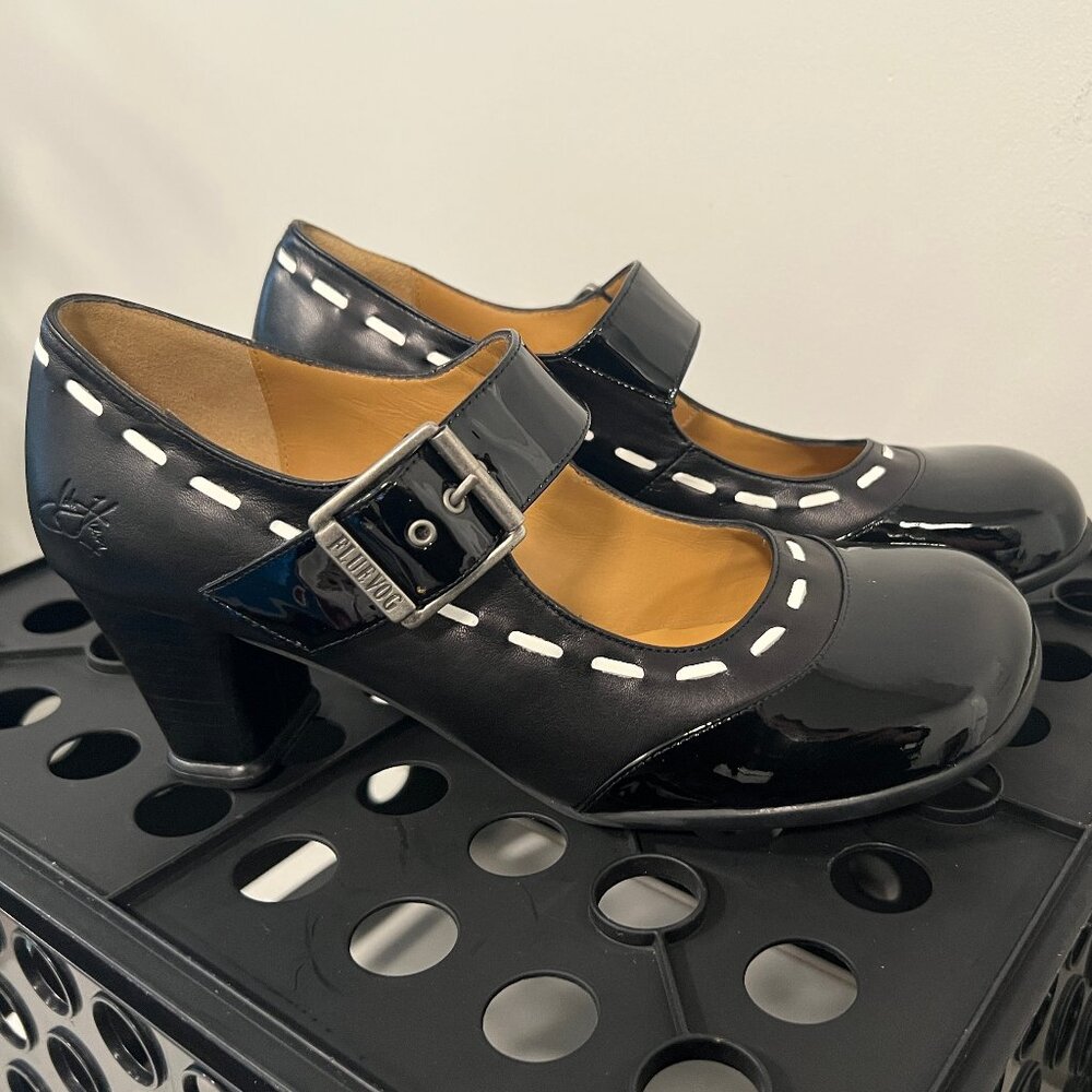 Fluevog, Operetta 'Dr. Henry' W12